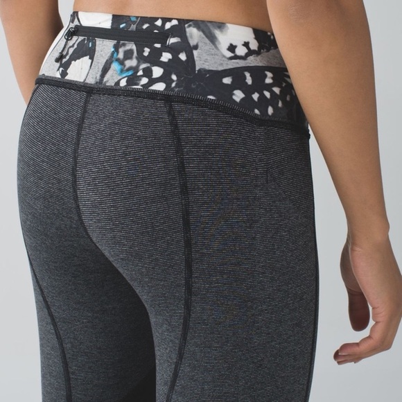 Lululemon Pace Rival Crop Black Heathered Wee Stripe Blue Waistband size 6 - Picture 4 of 11